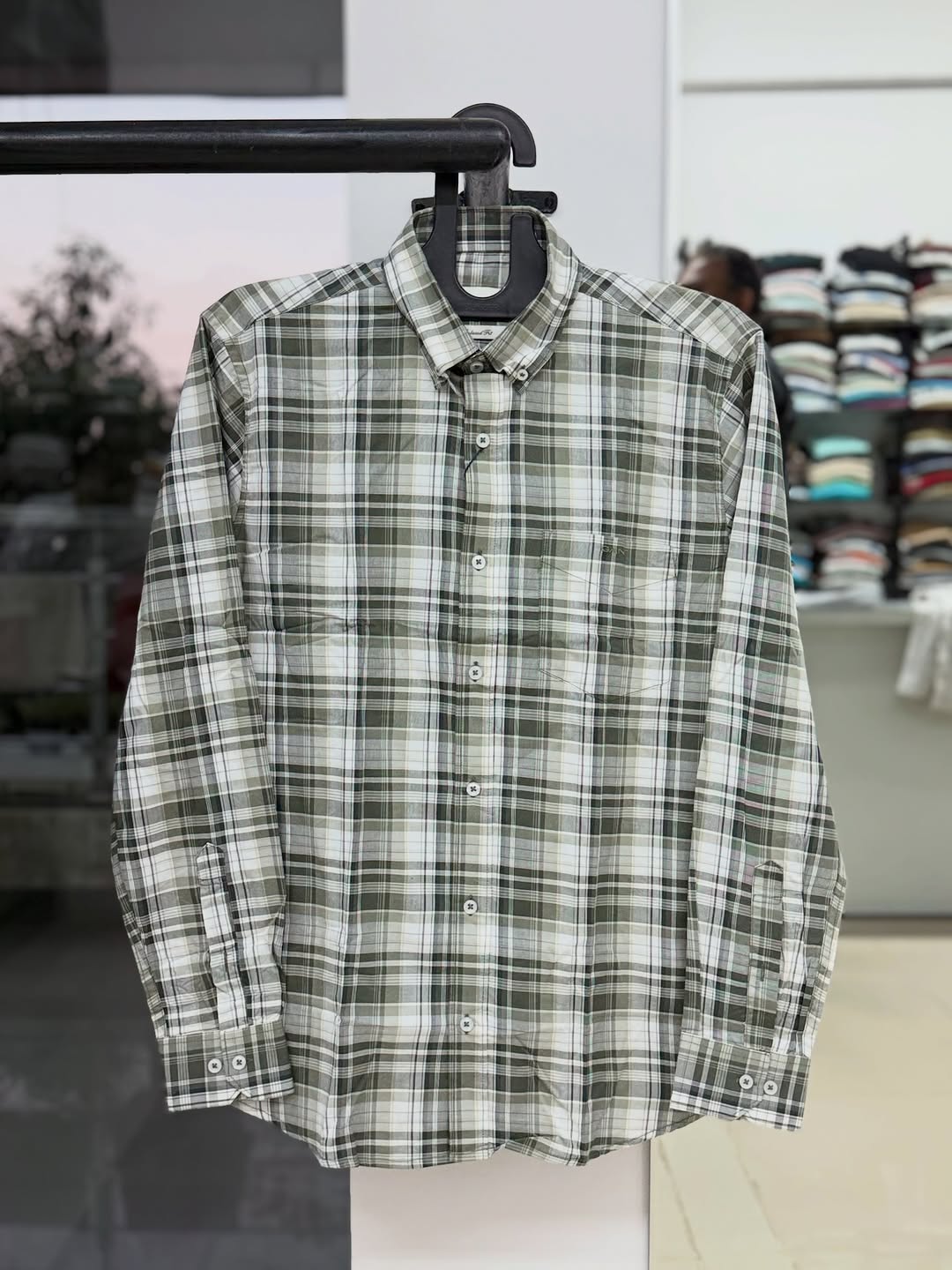 Men’s Classic Plaid Button-Down Shirt – Olive & Cream